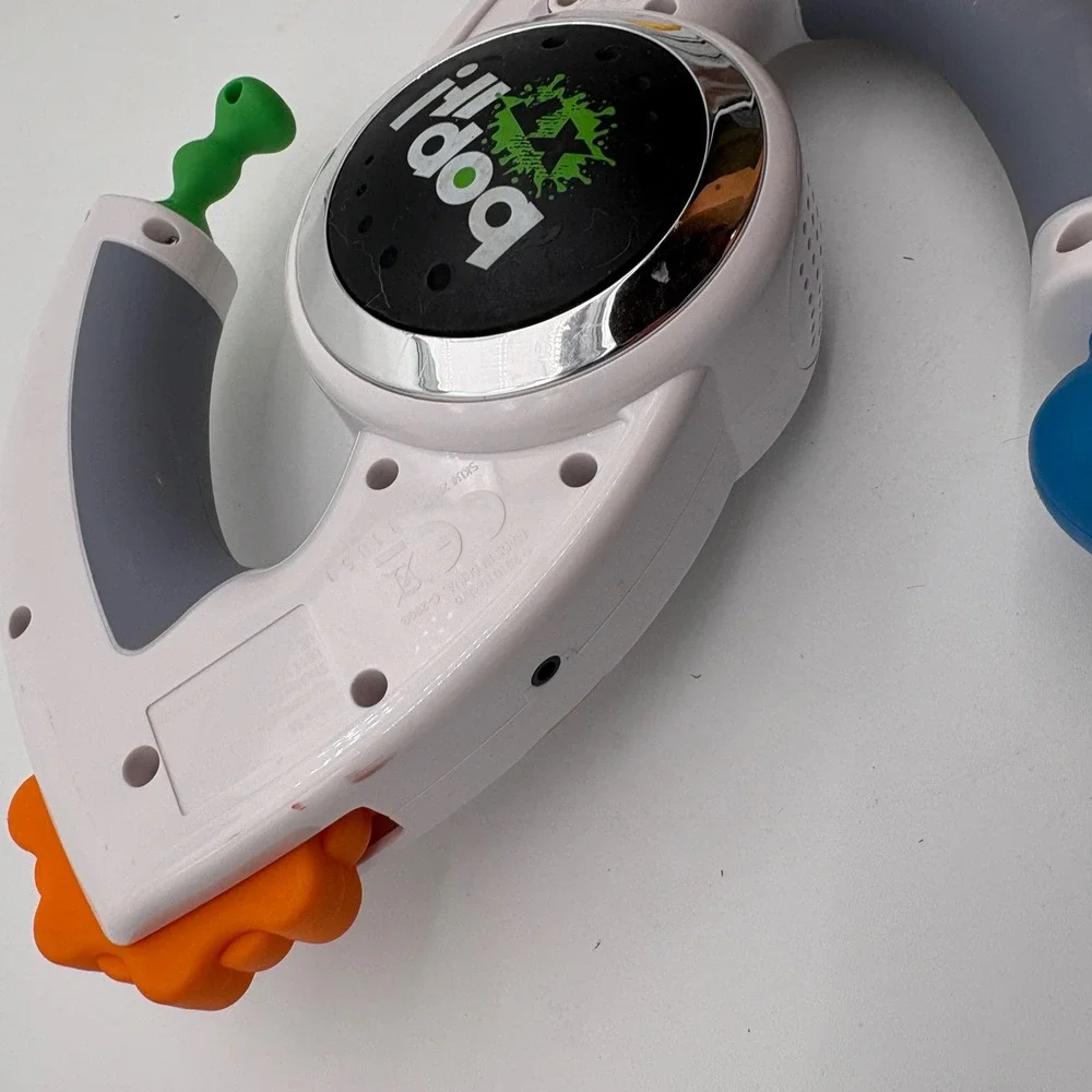 Hasbro Bop It! XT Electronic Handheld Game White 2010 Action Skill Toy tested
